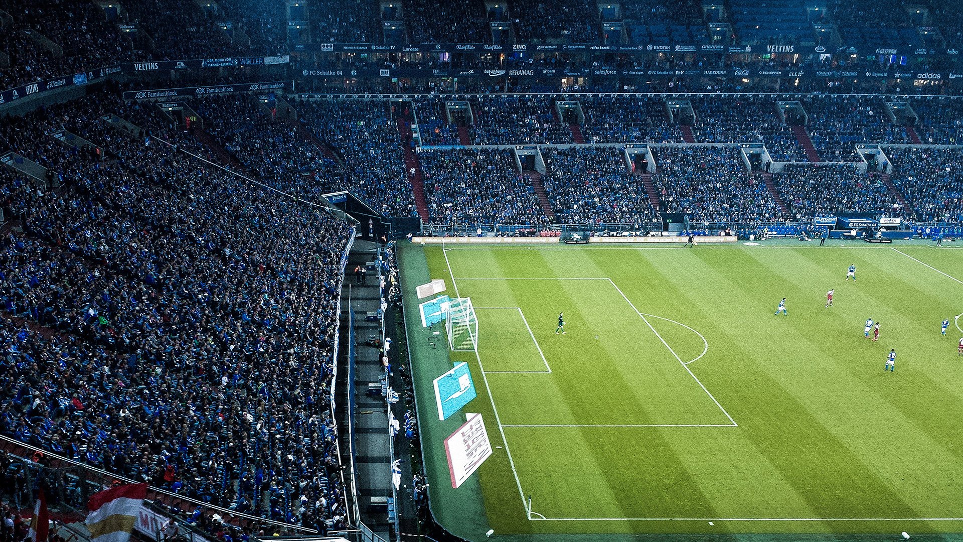 NBA季后赛激战正酣，勇士队逆转取胜，库里再创历史纪录