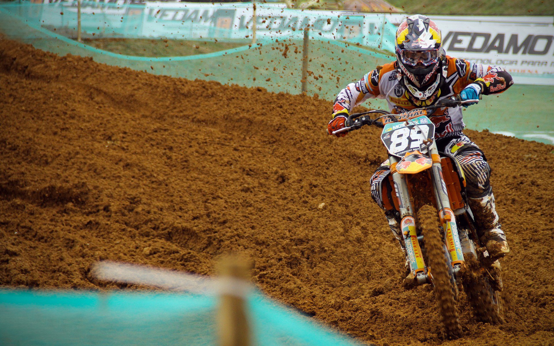 23岁新星打破尘封15年世界纪录，田径史迎来崭新篇章